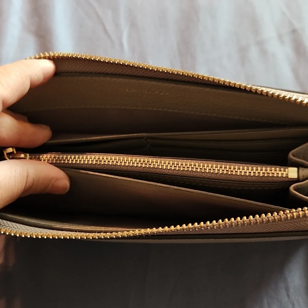Tory Burch Wallet - Picture 9 of 9